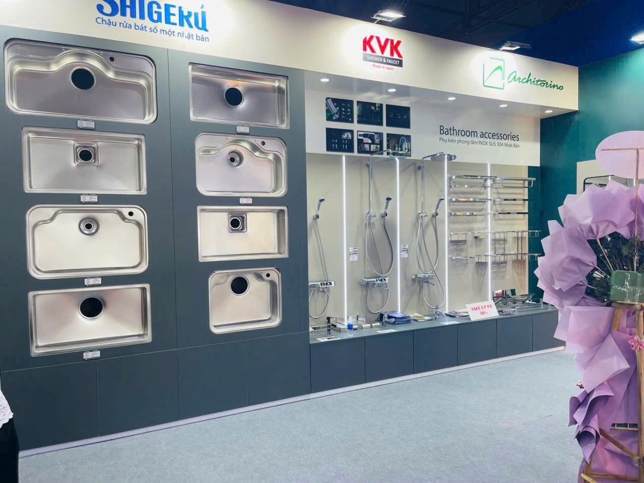 Sản phẩm chậu rửa nhập khẩu tại Nhật Bản được trưng bày tại triển lãm